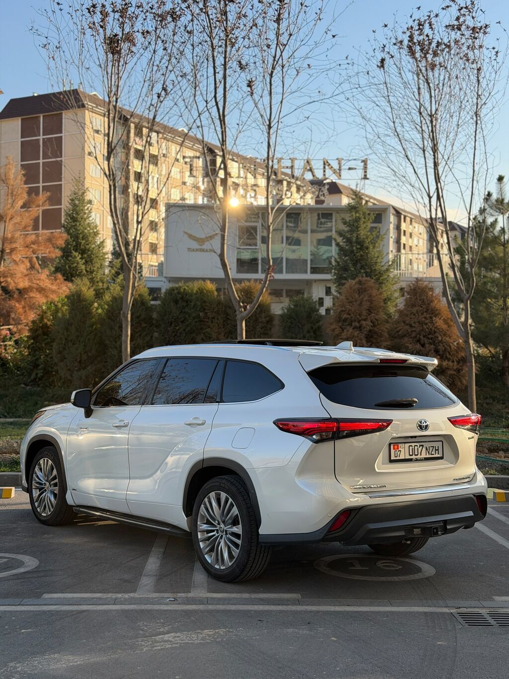 Toyota Highlander: 2020 г., 2.5 л, Автомат, Гибрид, Кроссовер: фото 4