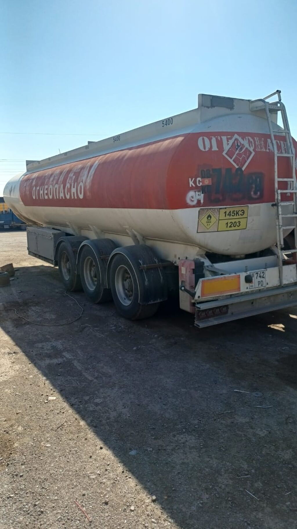 Полуприцеп-цистерна для перевозки светлых нефтепродуктов 4 отсека: фото 2