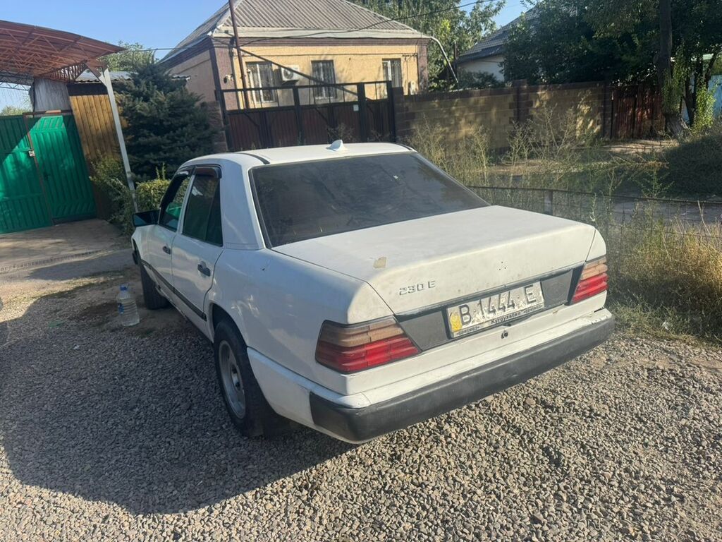 Mercedes-Benz W124: 1988 г., 2.3 л, Механика, Бензин, Седан: фото 5
