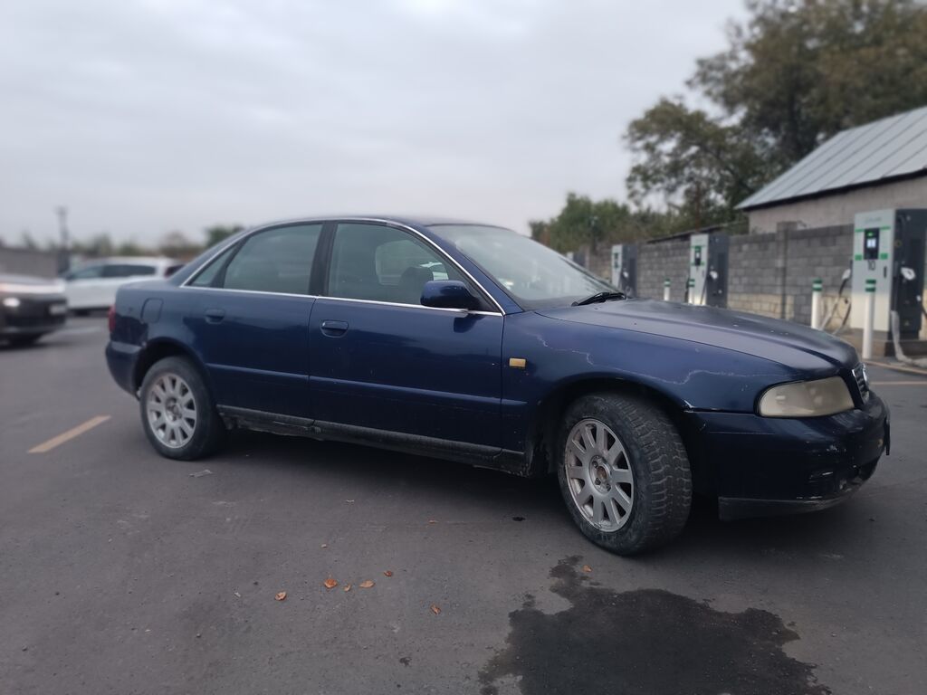 Audi A4: 2000 г., 1.8 л, Механика, Бензин, Седан: фото 6