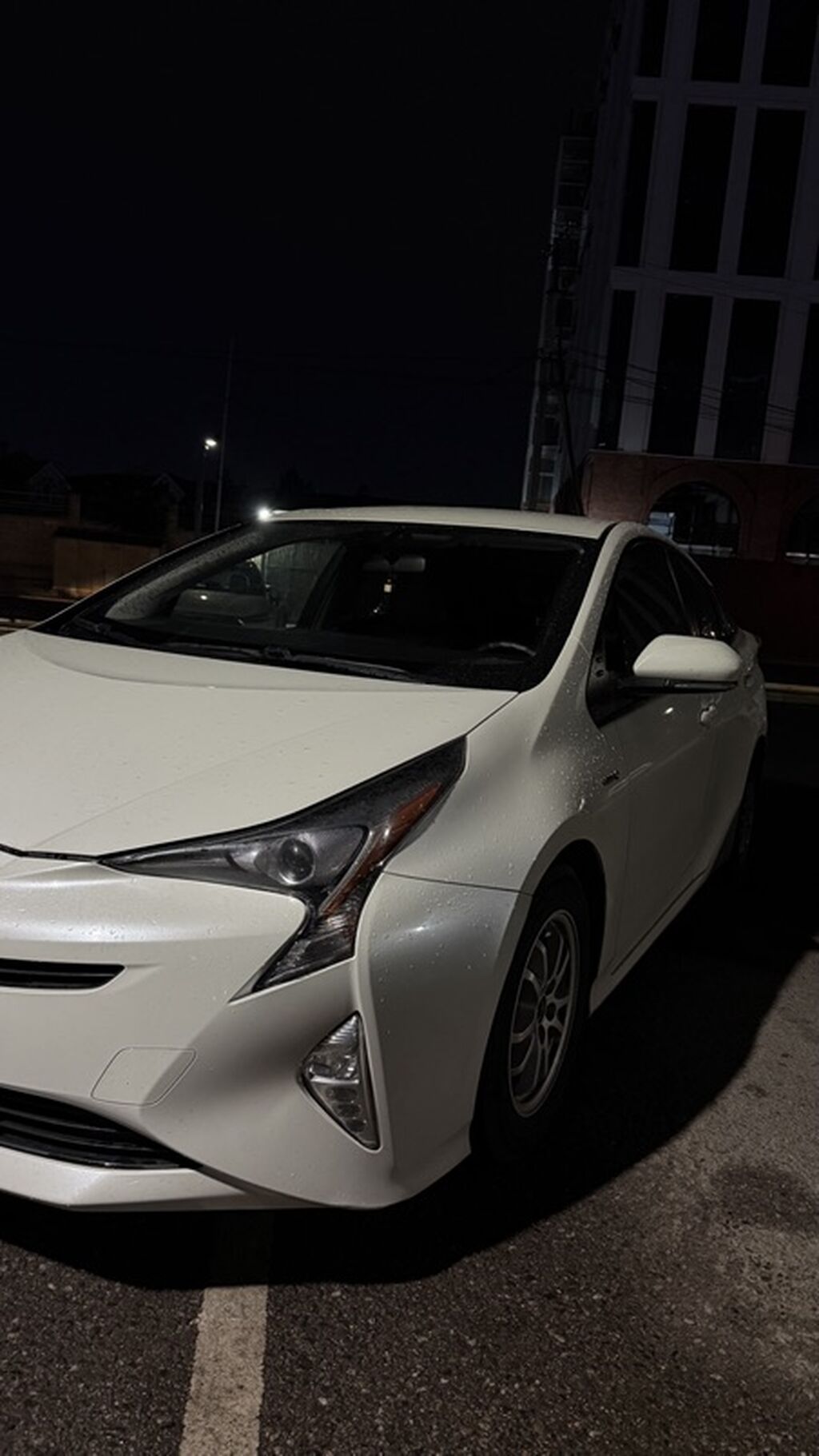 Toyota Prius: 2017 г., 1.8 л, Гибрид, Хэтчбэк: фото 3
