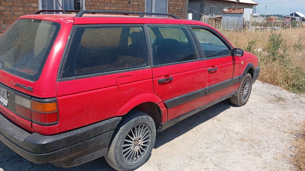 Volkswagen Passat: 1990 г., 1.8 л, Механика, Бензин, Универсал: фото 2