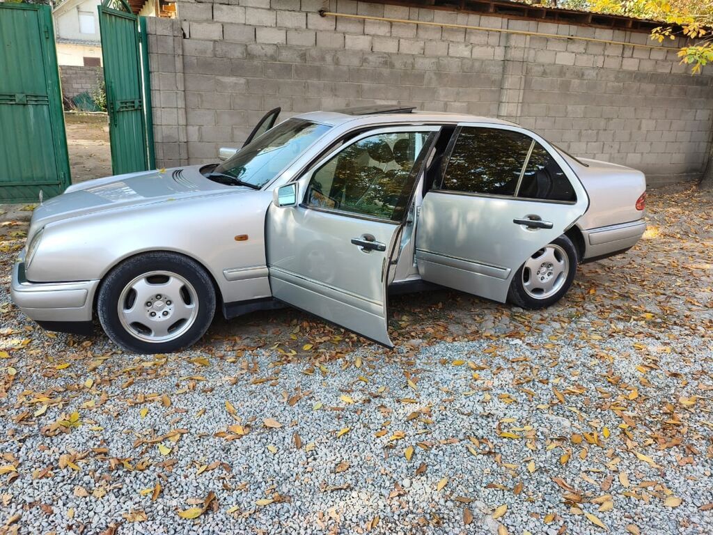 Mercedes-Benz E-Class: 1997 г., 4.2 л, Автомат, Бензин, Седан: фото 7