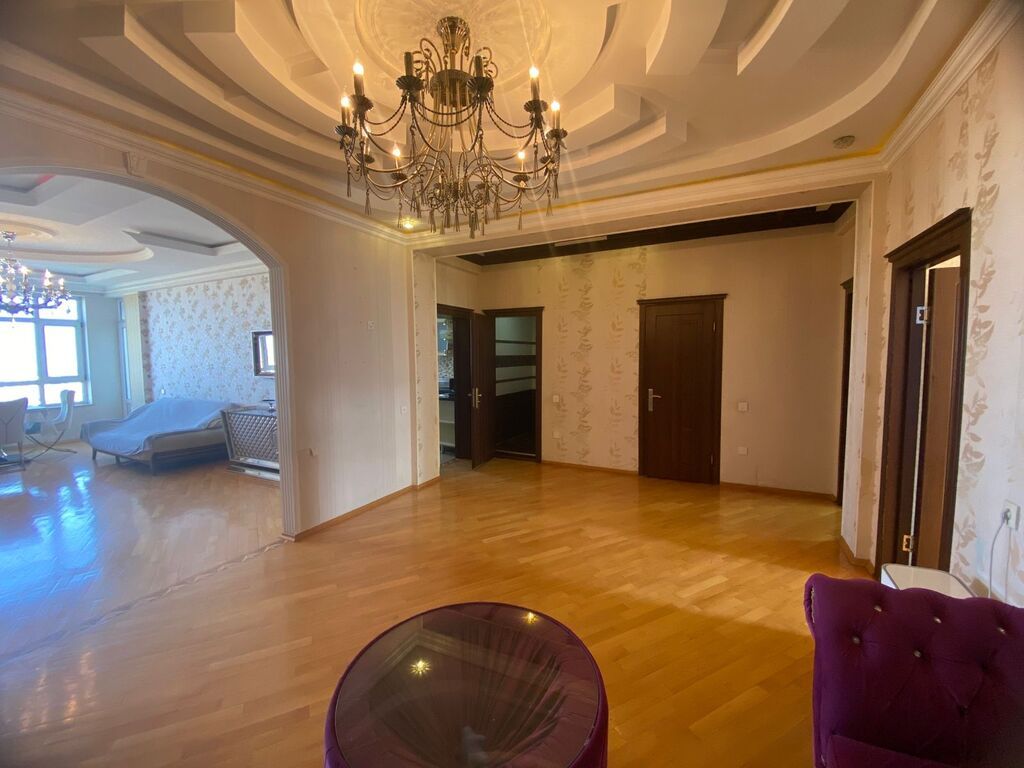 3 otaqlı, 156 kv. m