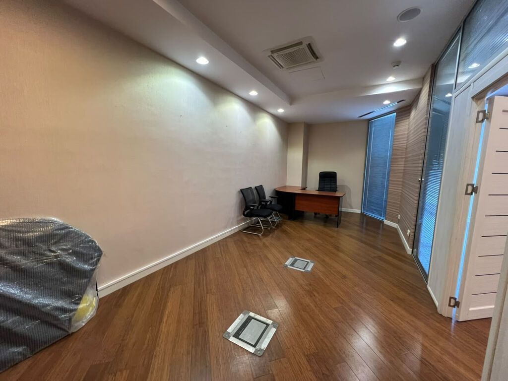 BİZNES MƏRKƏZİNDƏ OFİSLƏR İCARƏYƏ VERİLİR Əlverişli biznes mərkəzində