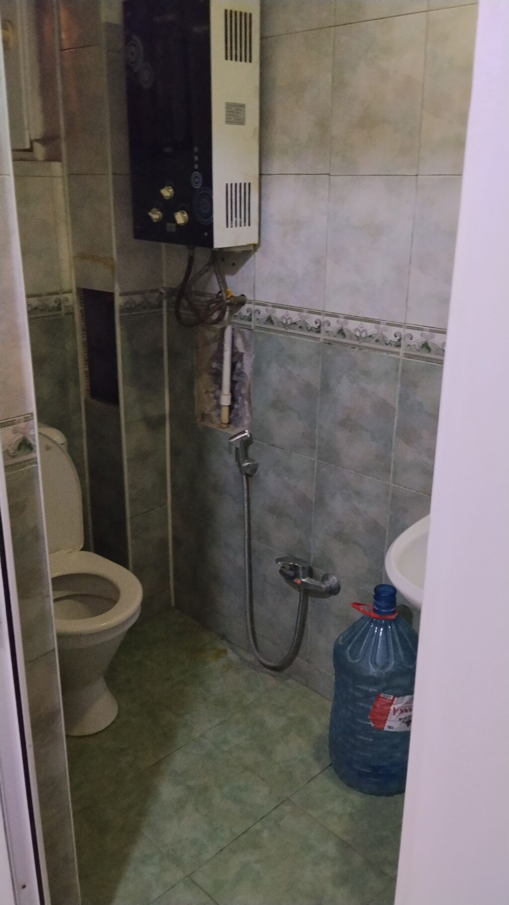 Yasamalda.,Insatcilar metrondan 5 deqiqelik ara mesafesinde yerlesir