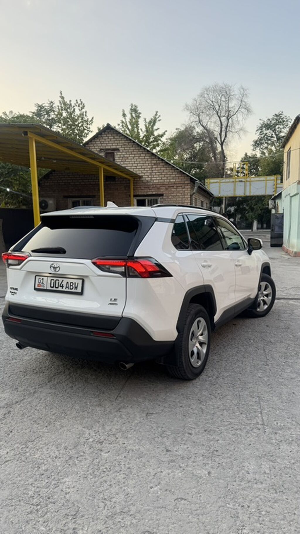 Toyota RAV4: 2019 г., 2.5 л, Автомат, Бензин, Кроссовер: фото 2
