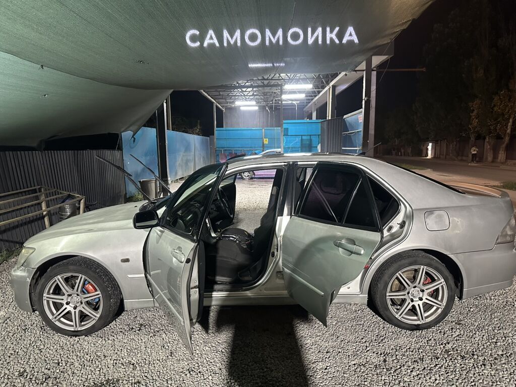 Toyota Altezza: 2003 г., 2 л, Автомат, Бензин, Седан: фото 2