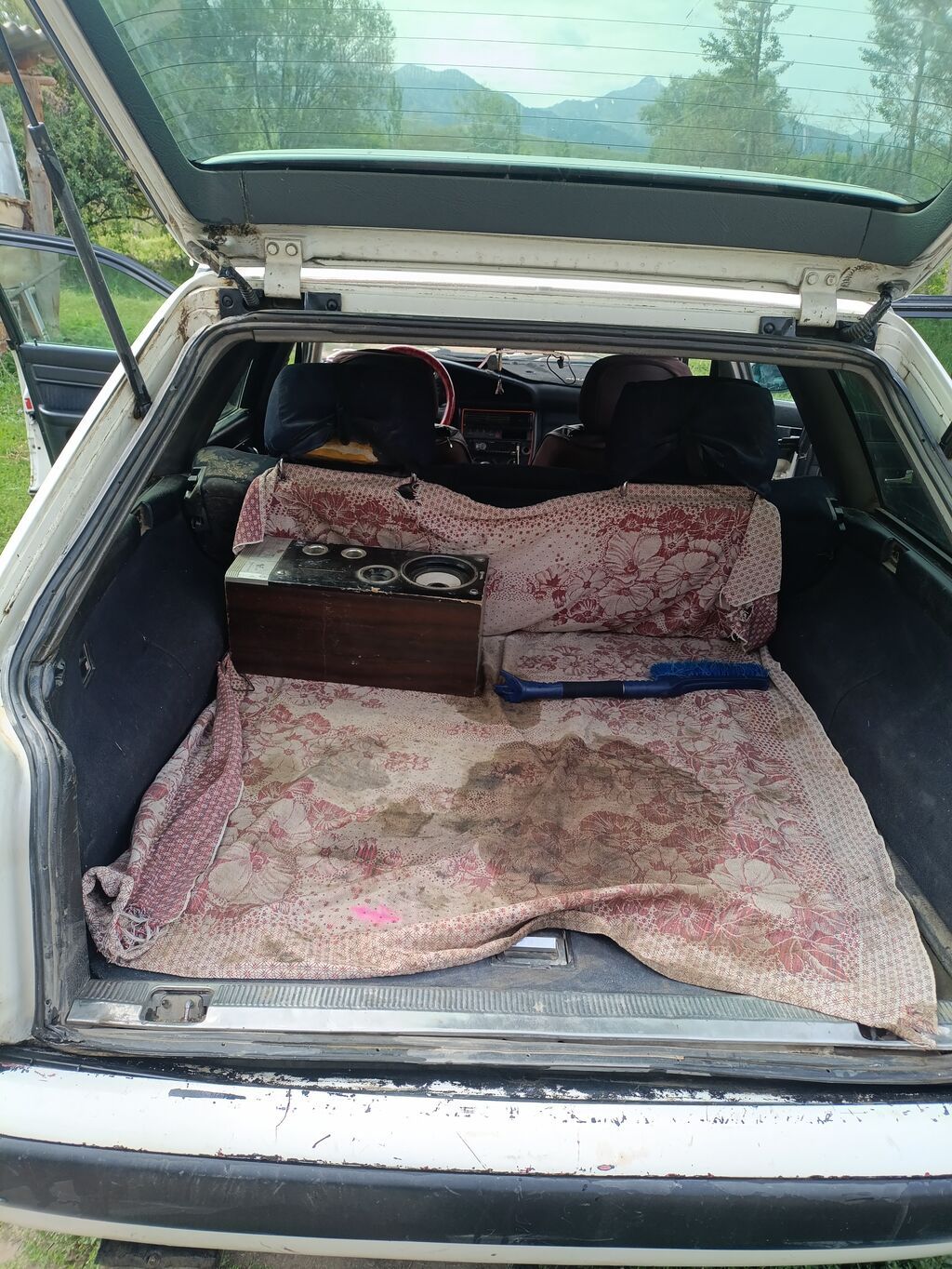Audi 100: 1993 г., 2 л, Механика, Бензин, Универсал: фото 8
