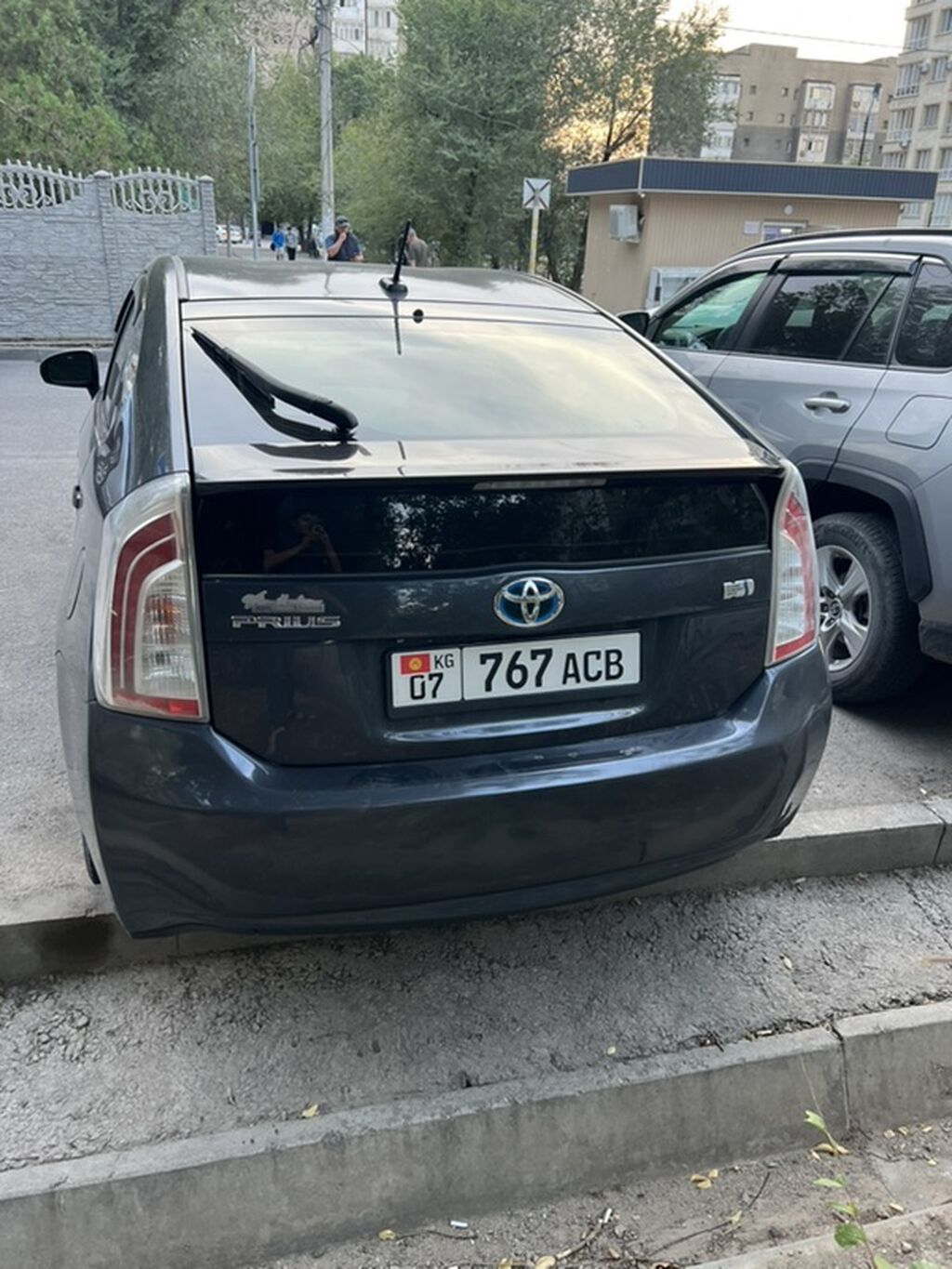 Toyota Prius: 2013 г., 1.8 л, Вариатор, Гибрид, Хэтчбэк: фото 3