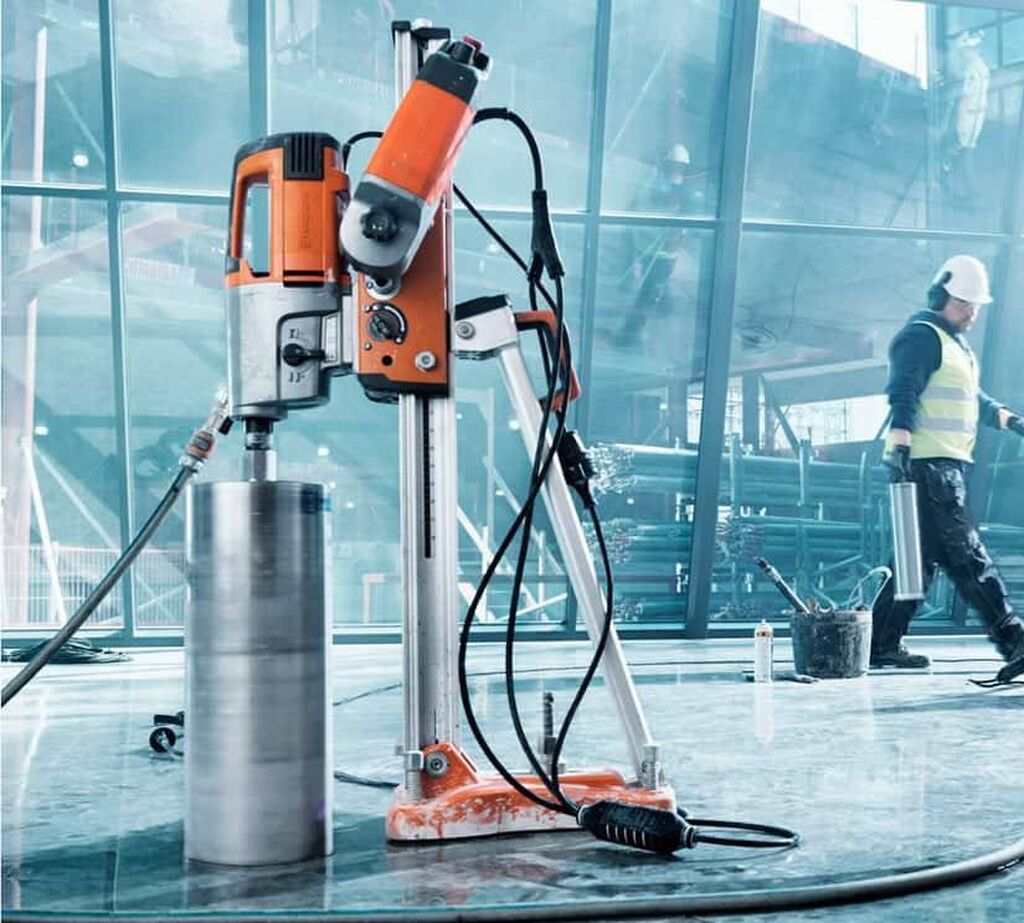 Алмазное бурение и алмазная резка бетона. Алмазное сверление отверстий в бетоне. Алмазное бурение отверстий. Алмазная резка стен хилти. Hilti 350 алмазное бурение.