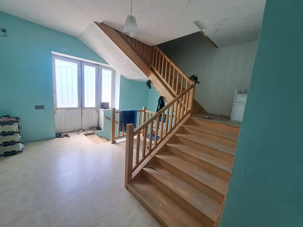 370 kv. m, 6 otaqlı, İnternet, Qaz, Kombi