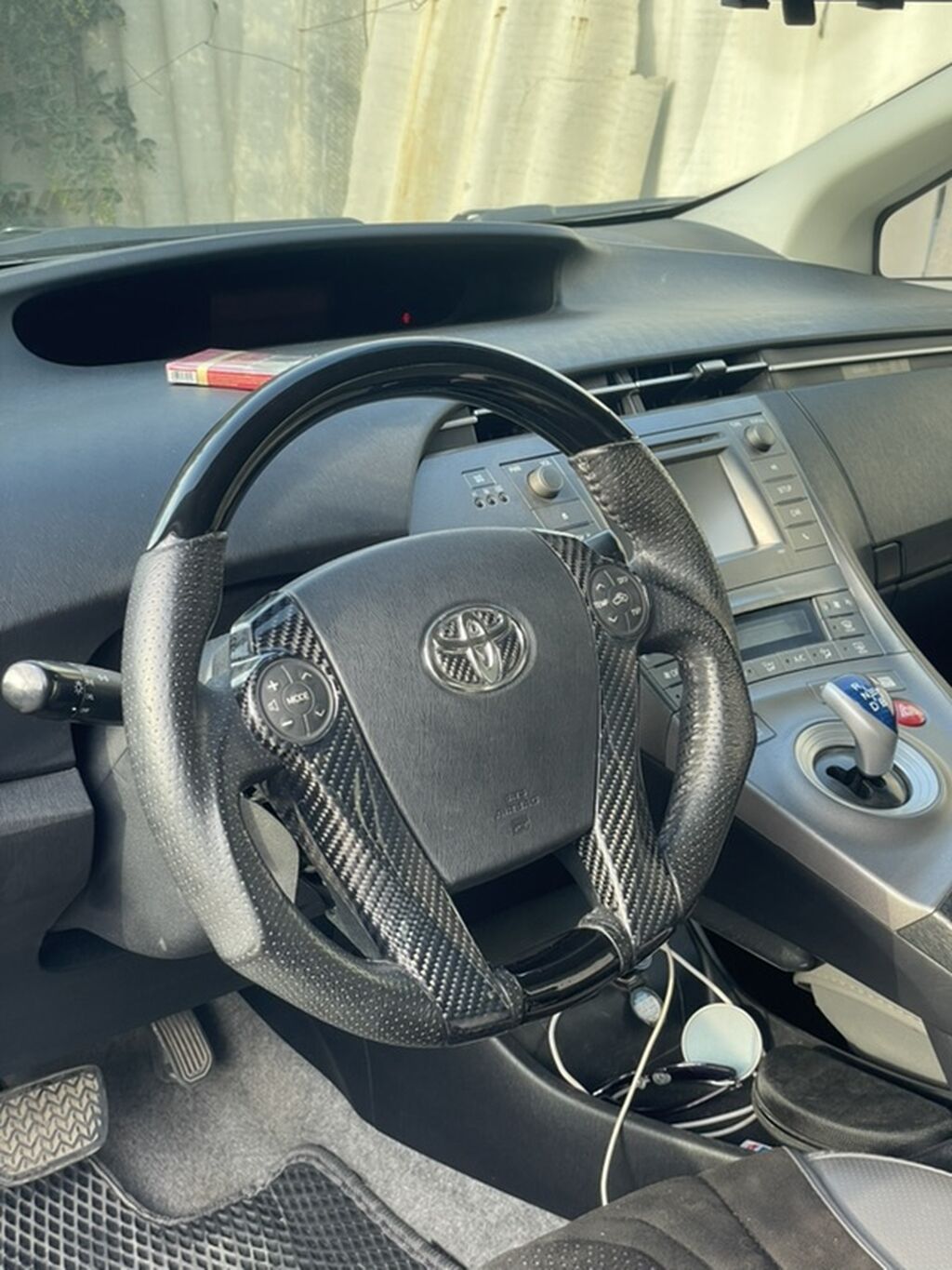 Toyota Prius: 2013 г., 1.8 л, Вариатор, Гибрид, Хэтчбэк: фото 4