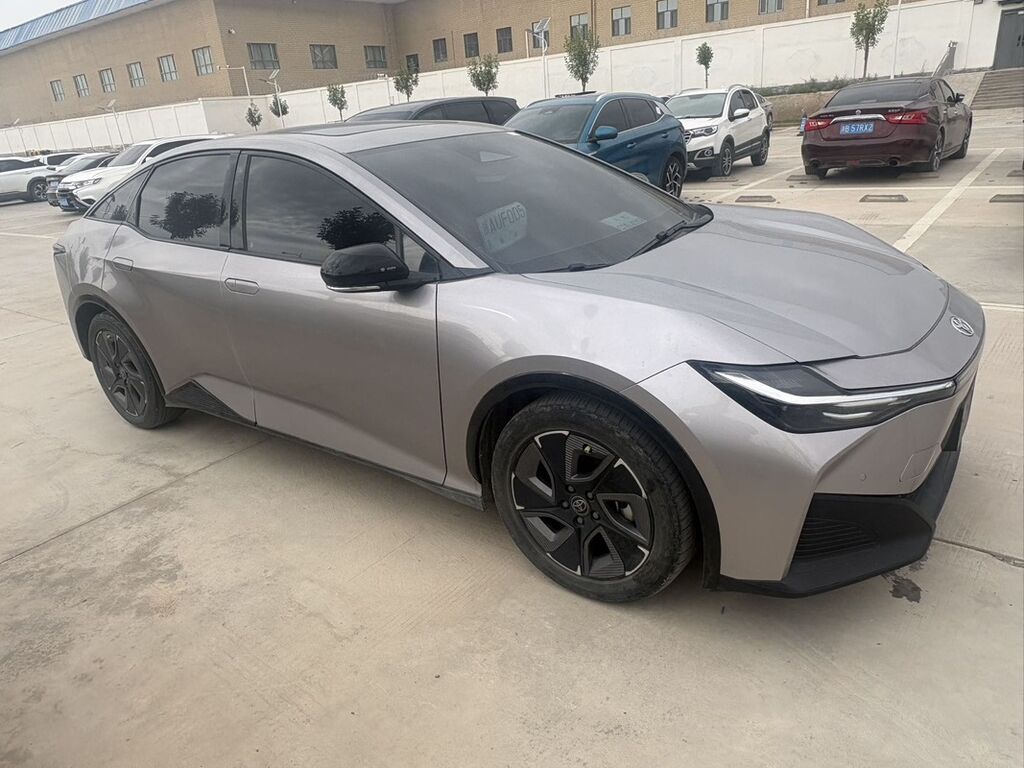 Toyota bZ3: 2023 г., Автомат, Электромобиль, Лифтбек: фото 3