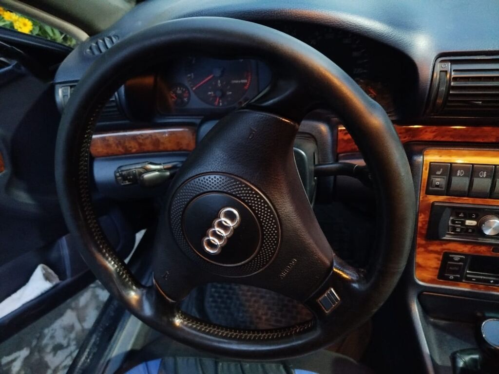 Audi A4: 1998 г., 2.8 л, Механика, Бензин, Седан: фото 5