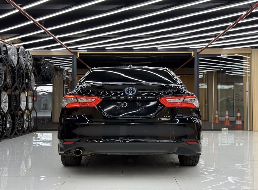 Toyota Camry: 2020 г., 2.5 л, Автомат, Гибрид, Седан: фото 2