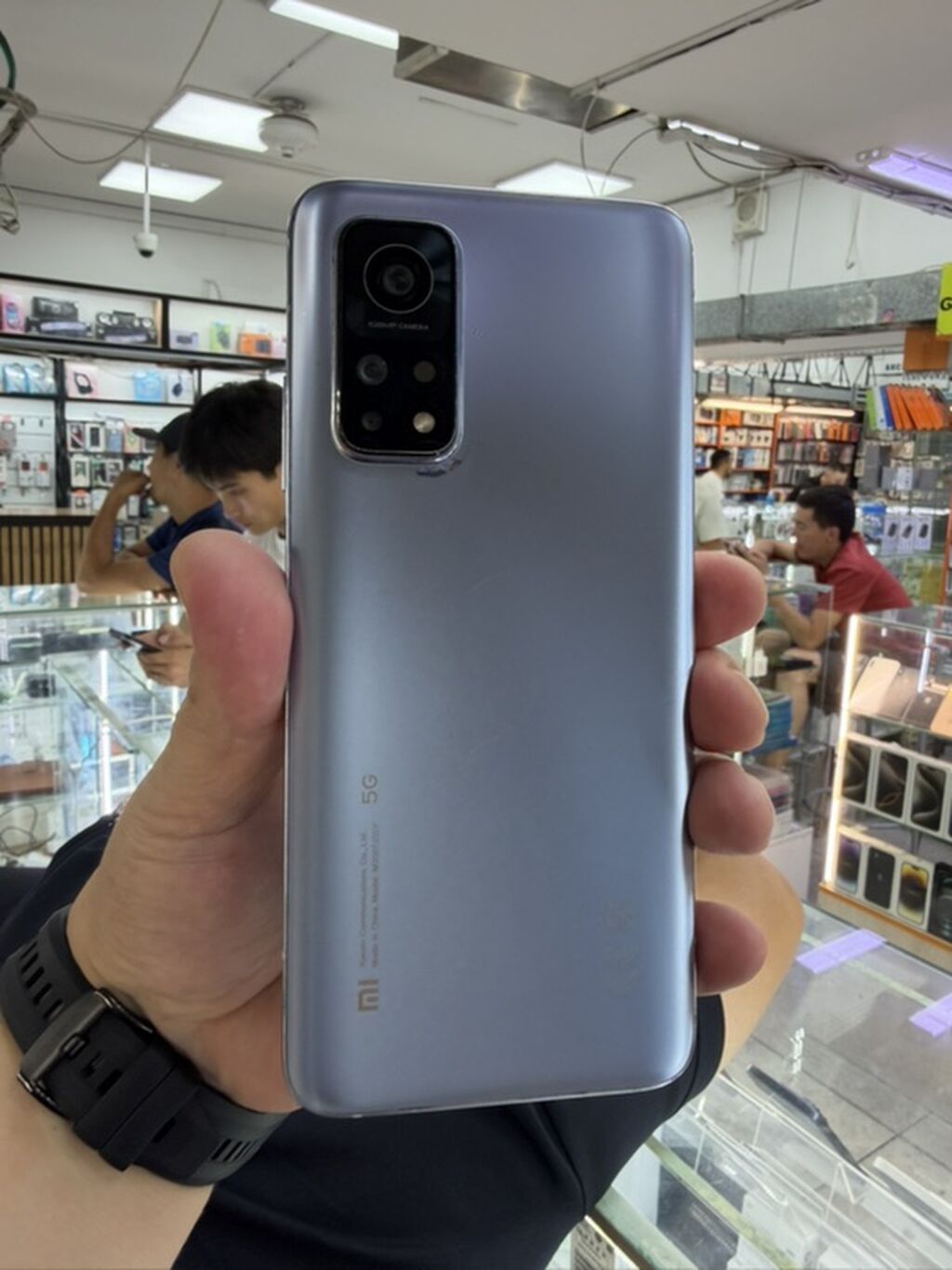 Xiaomi Mi 10T 5G, 128 ГБ - Экран: 6.67", отверстие под фронтальную: фото 1