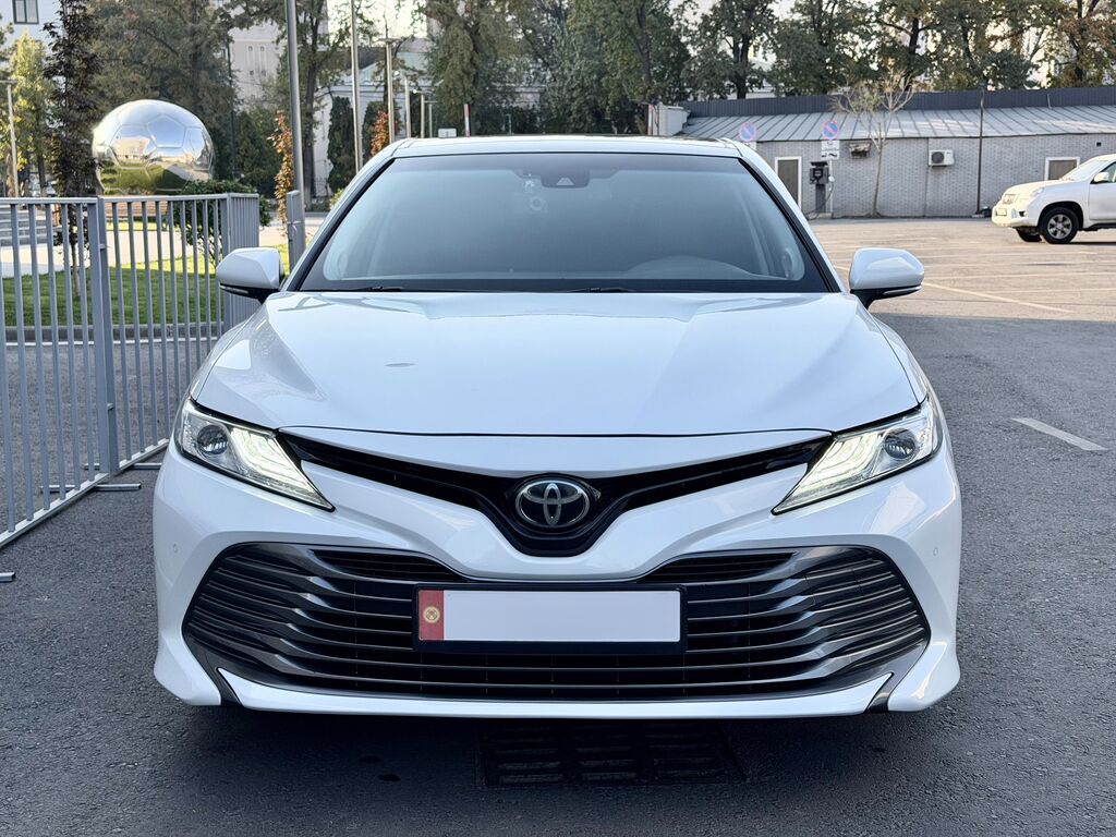 Toyota Camry: 2018 г., 2.5 л, Автомат, Бензин, Седан: фото 2