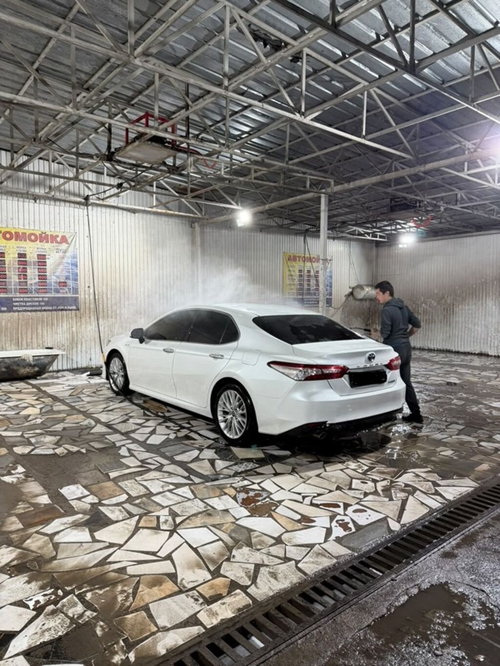 Toyota Camry: 2018 г., 2.5 л, Автомат, Гибрид, Седан: фото 2