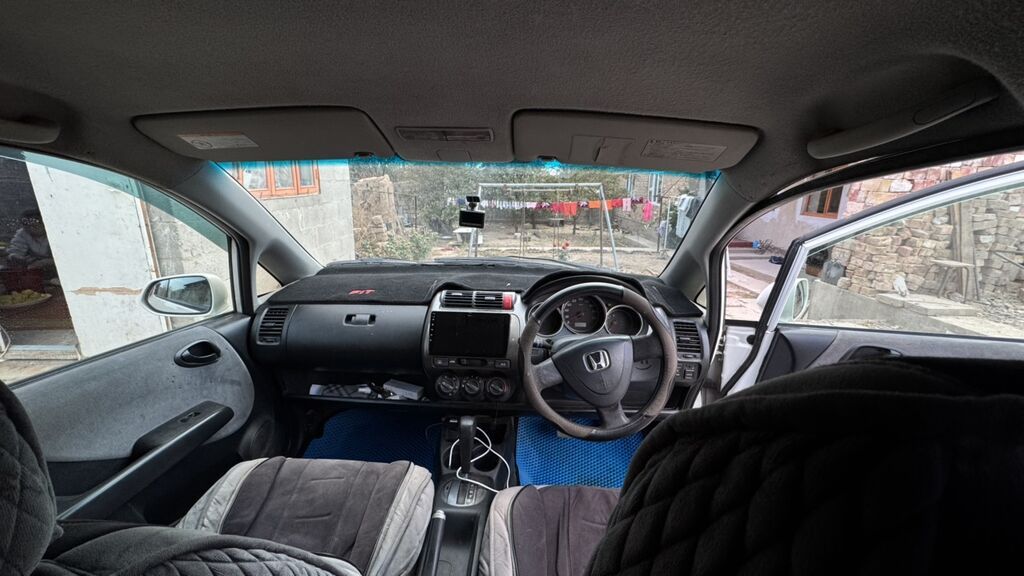 Honda Fit: 2002 г., 1.3 л, Вариатор, Бензин, Хэтчбэк: фото 5