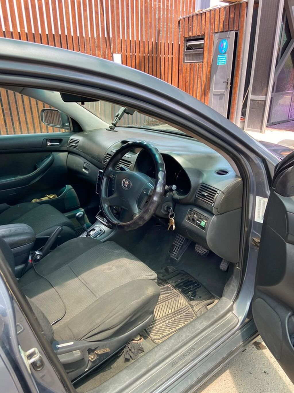 Toyota Avensis: 2004 г., 1.8 л, Автомат, Газ, Седан: фото 3