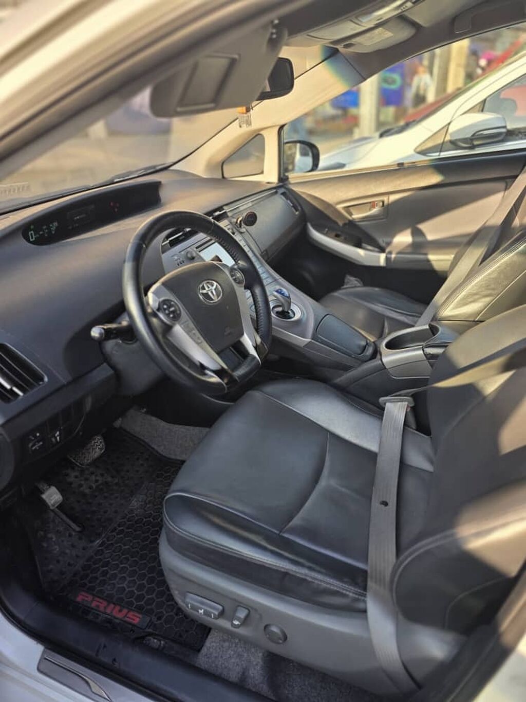 Toyota Prius: 2012 г., Вариатор, Гибрид, Хэтчбэк: фото 5