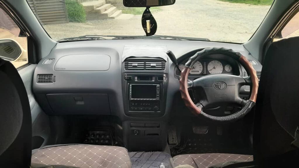 Toyota Ipsum: 1998 г., 2 л, Автомат, Бензин, Минивэн: фото 2