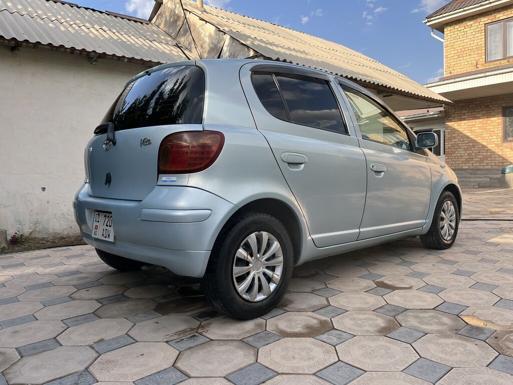 Toyota Vitz: 2003 г., 1.3 л, Механика, Бензин, Хэтчбэк: фото 2