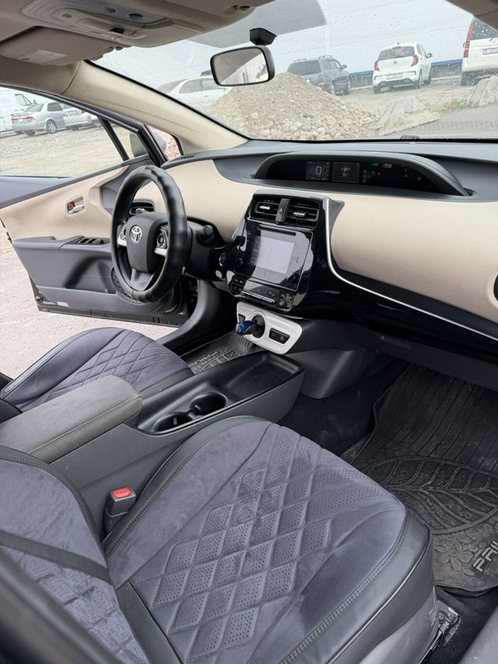 Toyota Prius: 2016 г., 1.8 л, Гибрид, Лифтбек: фото 6