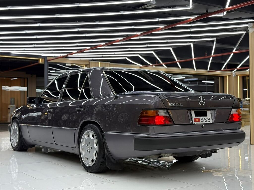 Mercedes-Benz W124: 1992 г., 2.2 л, Механика, Бензин, Седан: фото 4