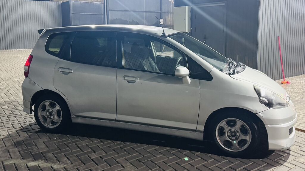 Honda Fit: 2002 г., 1.3 л, Автомат, Бензин, Хэтчбэк: фото 7