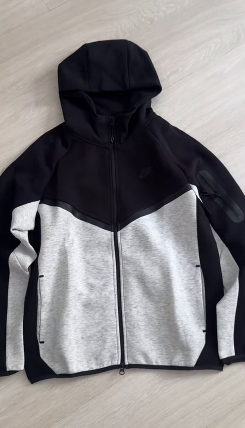 Спортивный костюм Nike Tech Fleece (серый/черный) - Комплект: худи на: фото 2