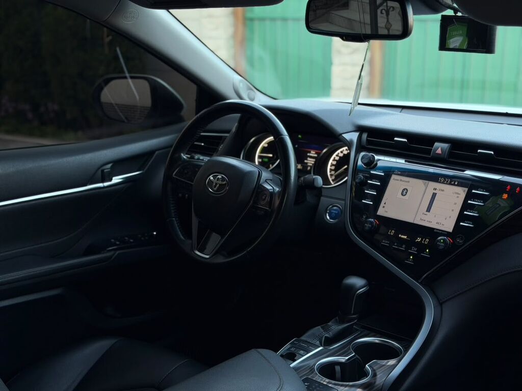 Toyota Camry: 2018 г., 2.5 л, Автомат, Гибрид, Седан: фото 8