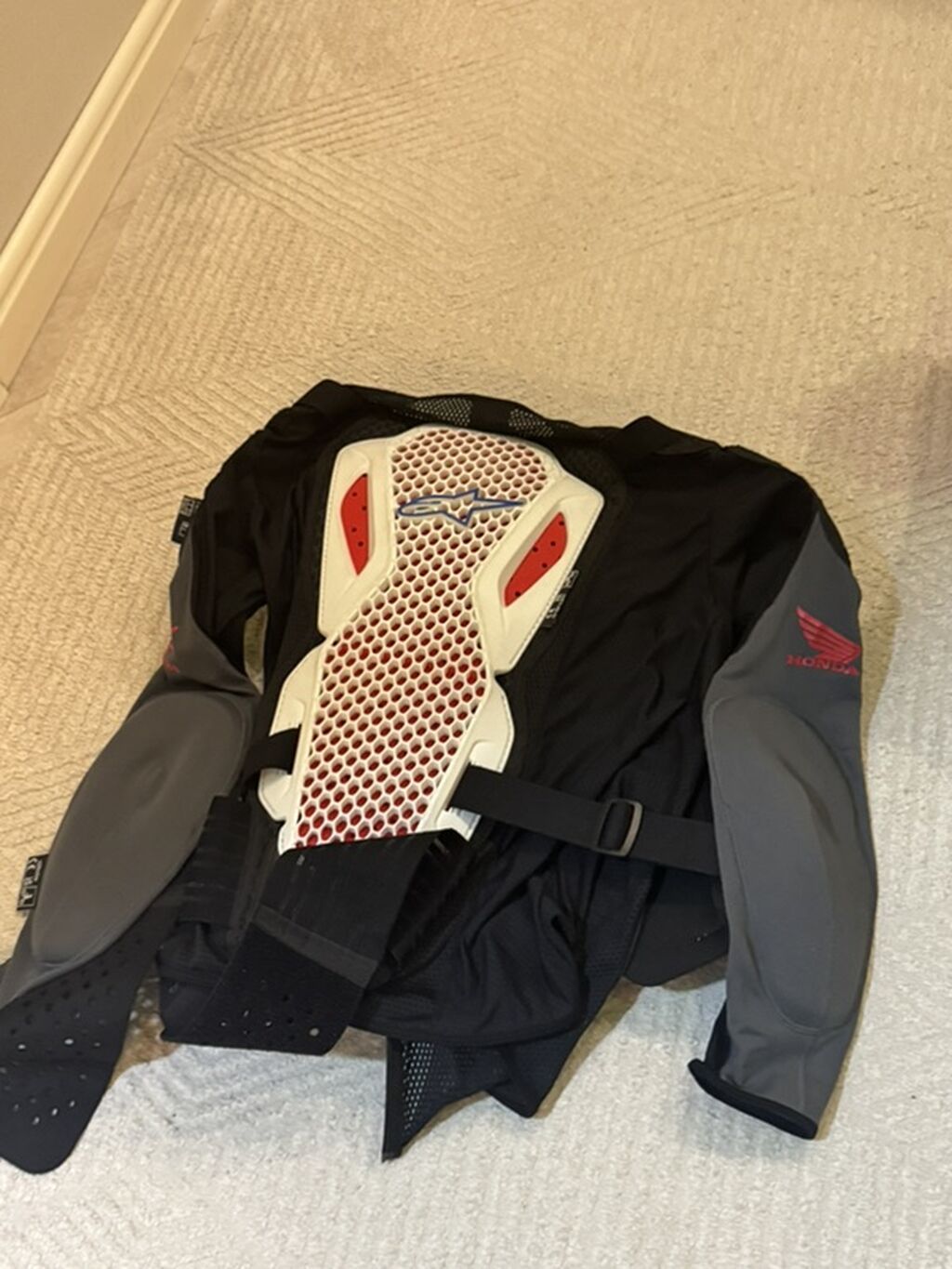 Мотозащита Alpinestars x Honda — бронежилет/черепаха с полной защитой: фото 2
