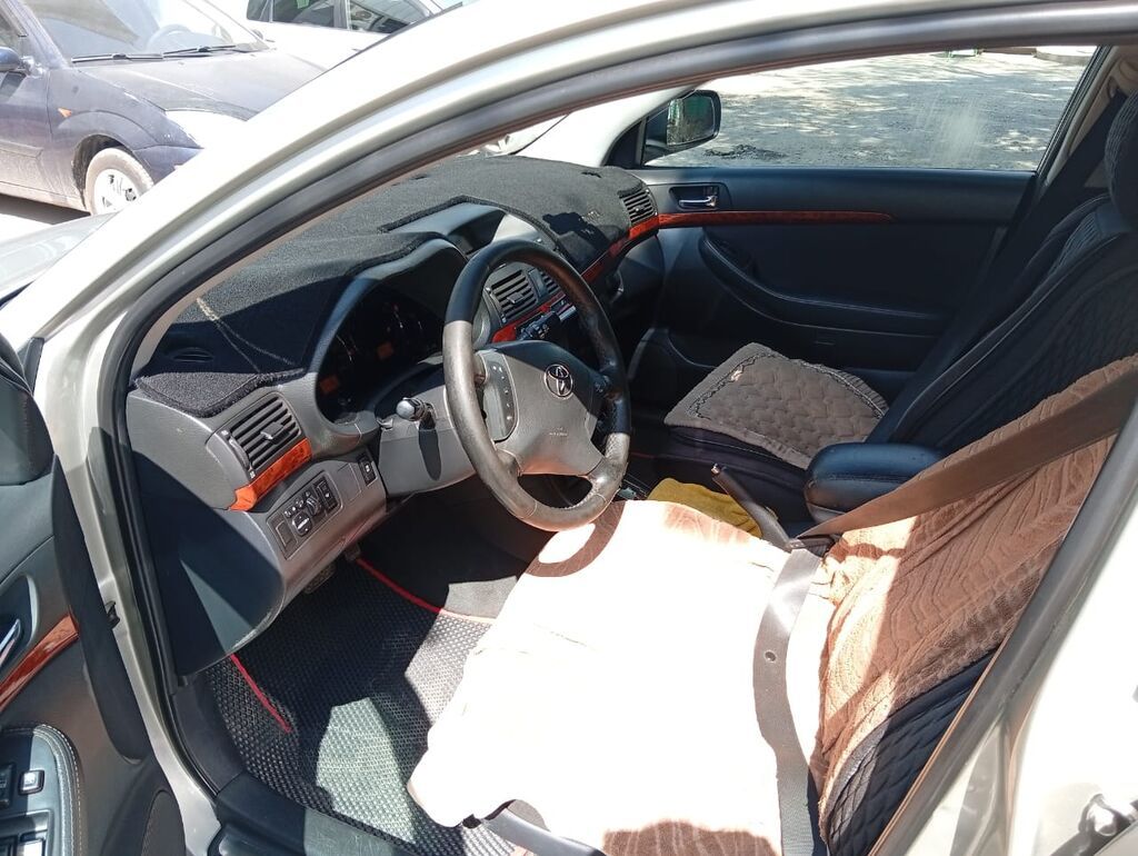 Toyota Avensis: 2004 г., 1.8 л, Автомат, Бензин, Универсал: фото 2