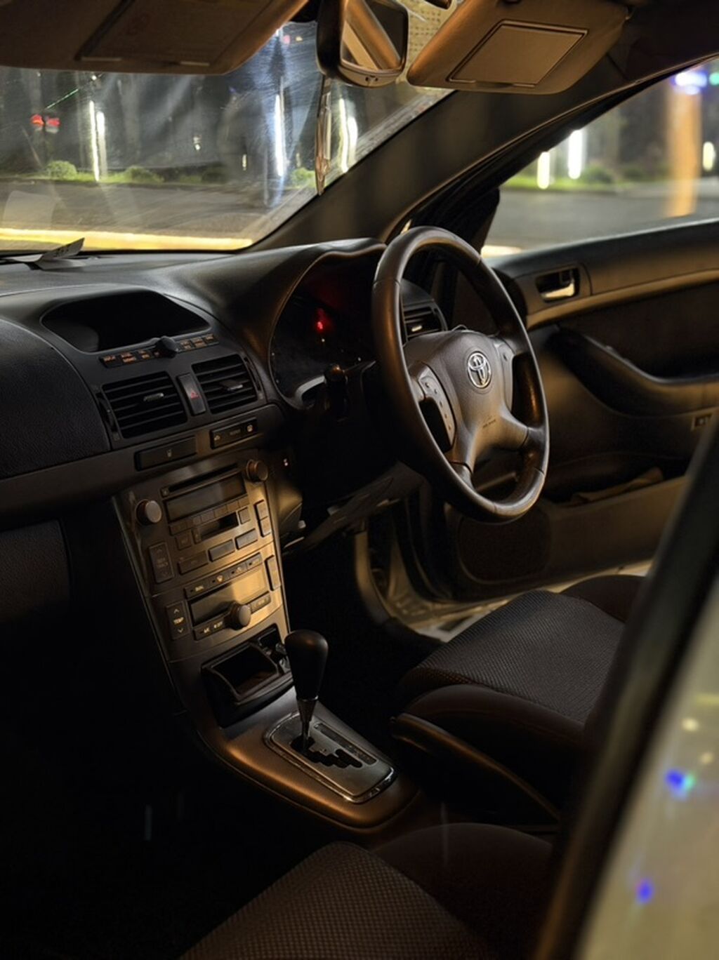 Toyota Avensis: 2003 г., Бензин, Седан: фото 7