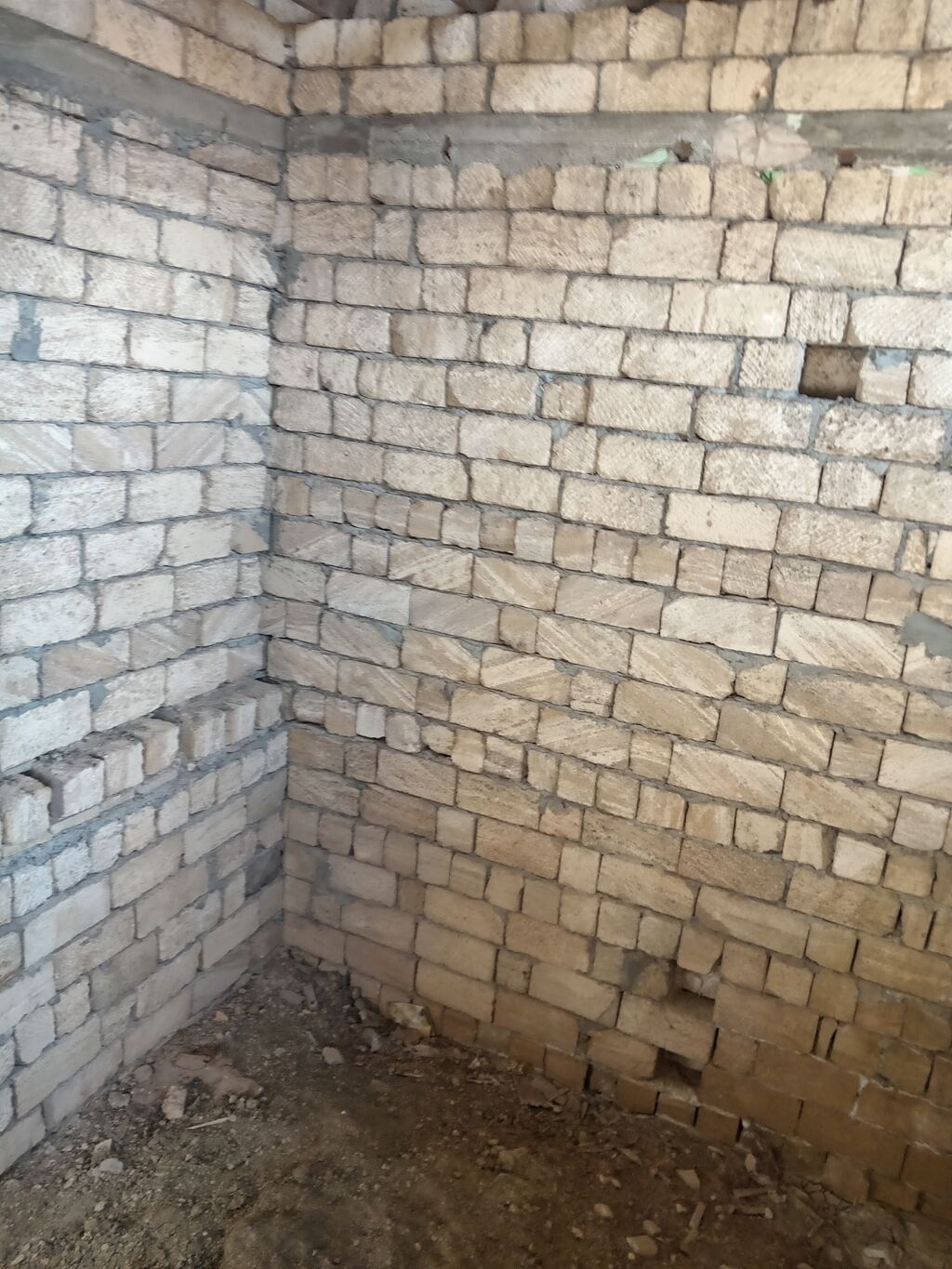 4 otaqlı, 120 kv. m, Təmirsiz
