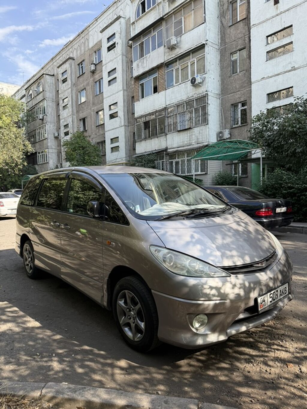 Toyota Estima: 2005 г., 2.4 л, Автомат, Бензин, Минивэн: фото 3
