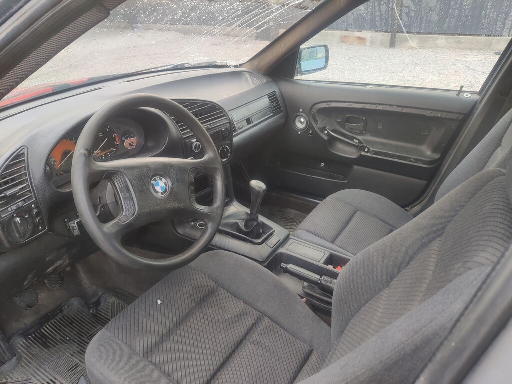 BMW 3 series: 1991 г., 1.8 л, Механика, Бензин, Седан: фото 4