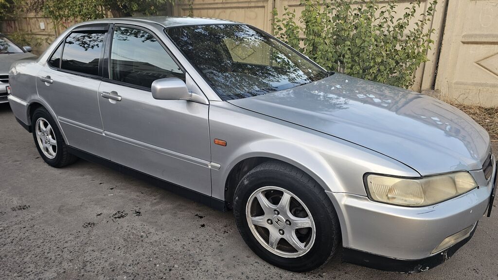 Honda Accord: 2001 г., 1.8 л, Автомат, Бензин, Седан: фото 2