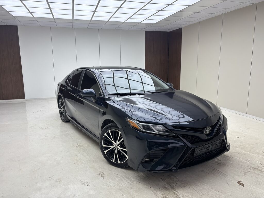Toyota Camry: 2020 г., 2.5 л, Автомат, Бензин, Седан: фото 1