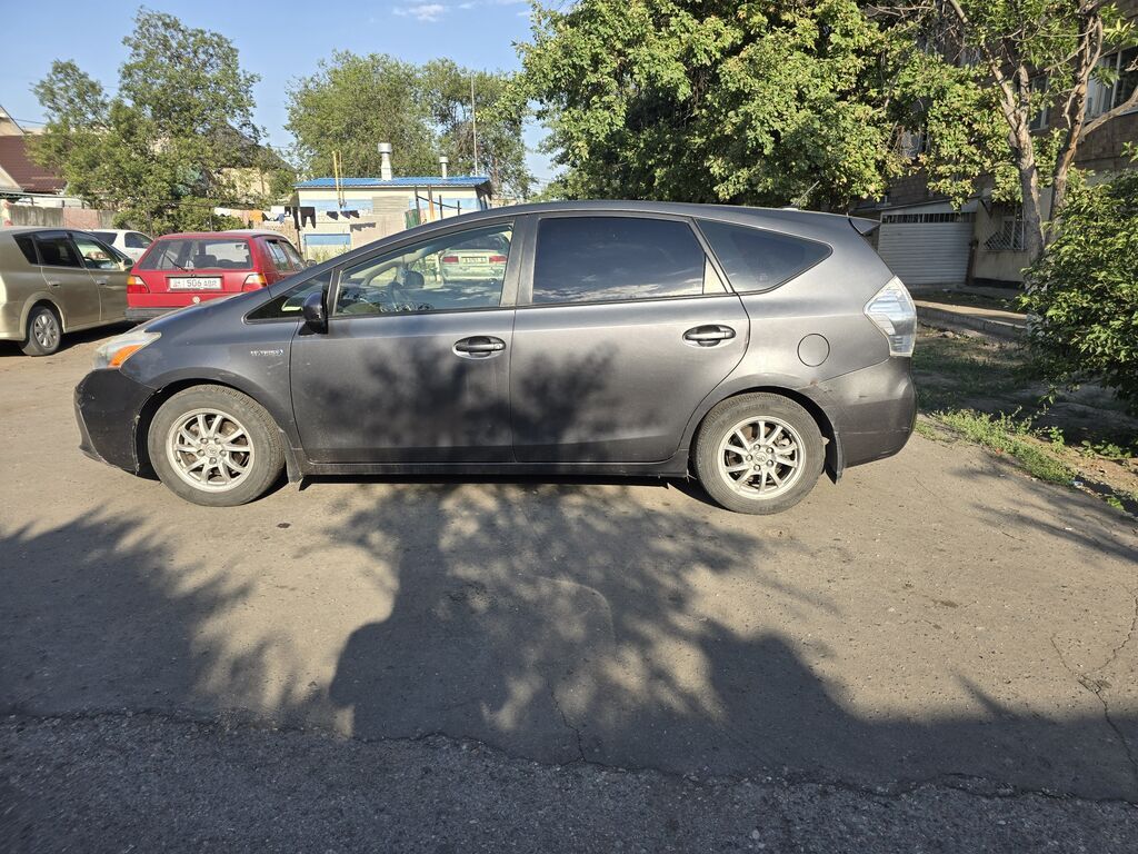 Toyota Prius V: 2012 г., 1.8 л, Автомат, Гибрид, Универсал: фото 6