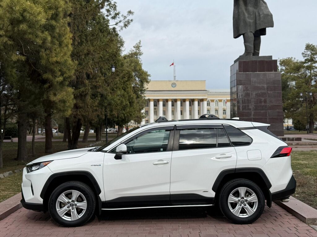 Toyota RAV4: 2019 г., 2.5 л, Автомат, Бензин, Кроссовер: фото 4