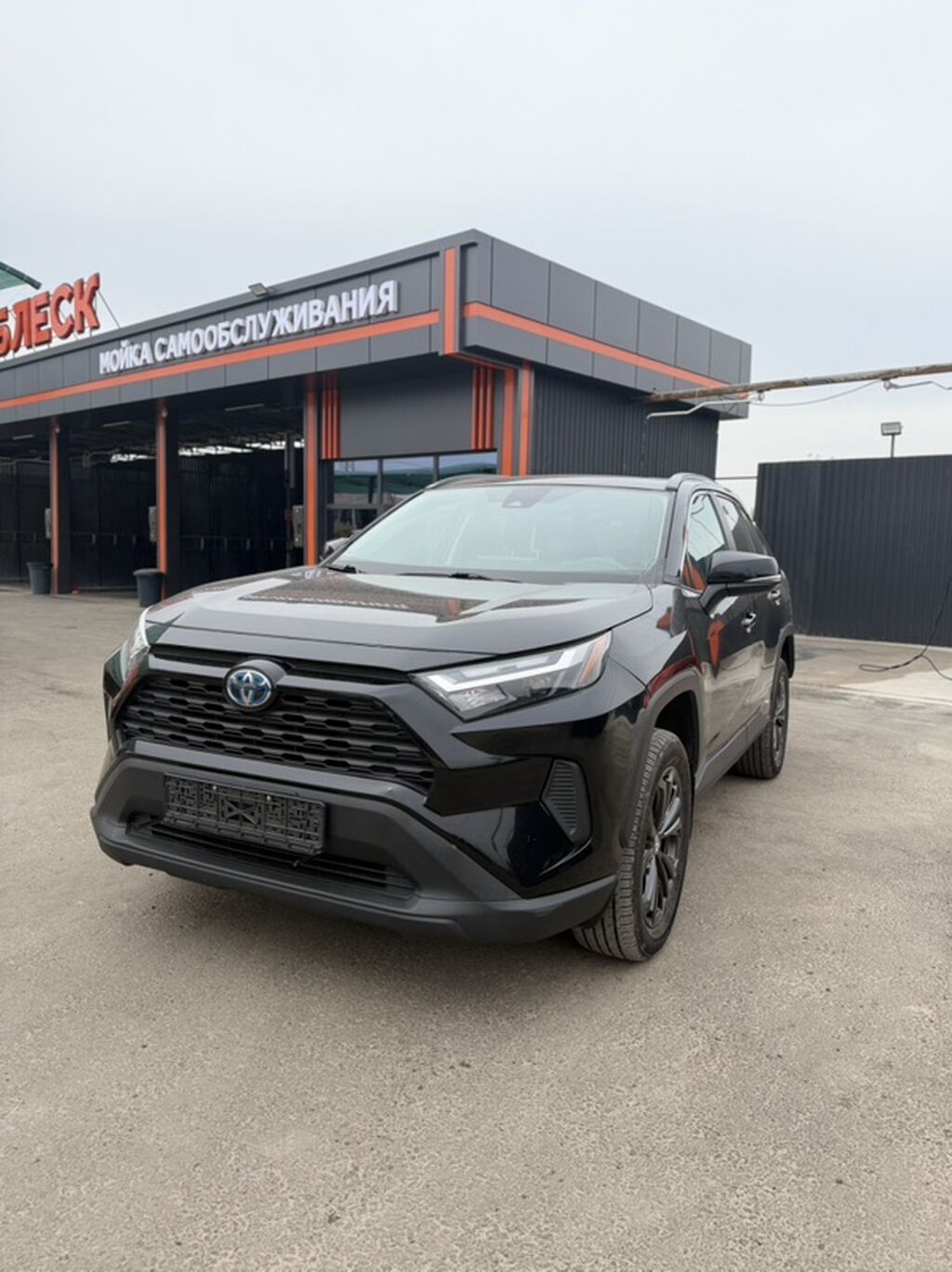 Toyota RAV4: 2022 г., 2.5 л, Автомат, Гибрид, Кроссовер: фото 2
