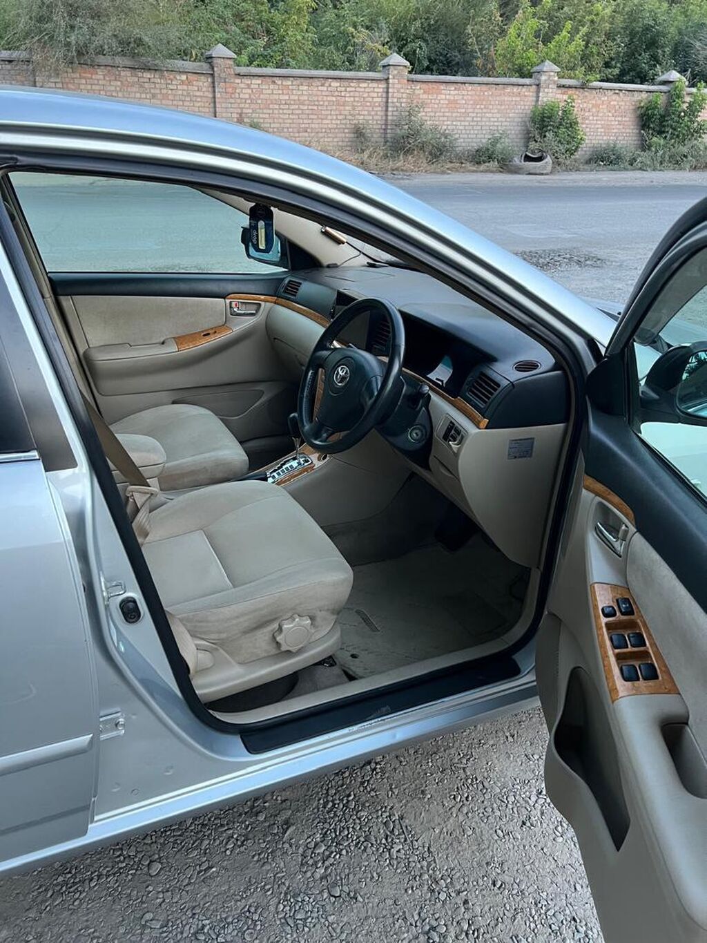 Toyota Allex: 2004 г., Автомат, Бензин, Хэтчбэк: фото 8