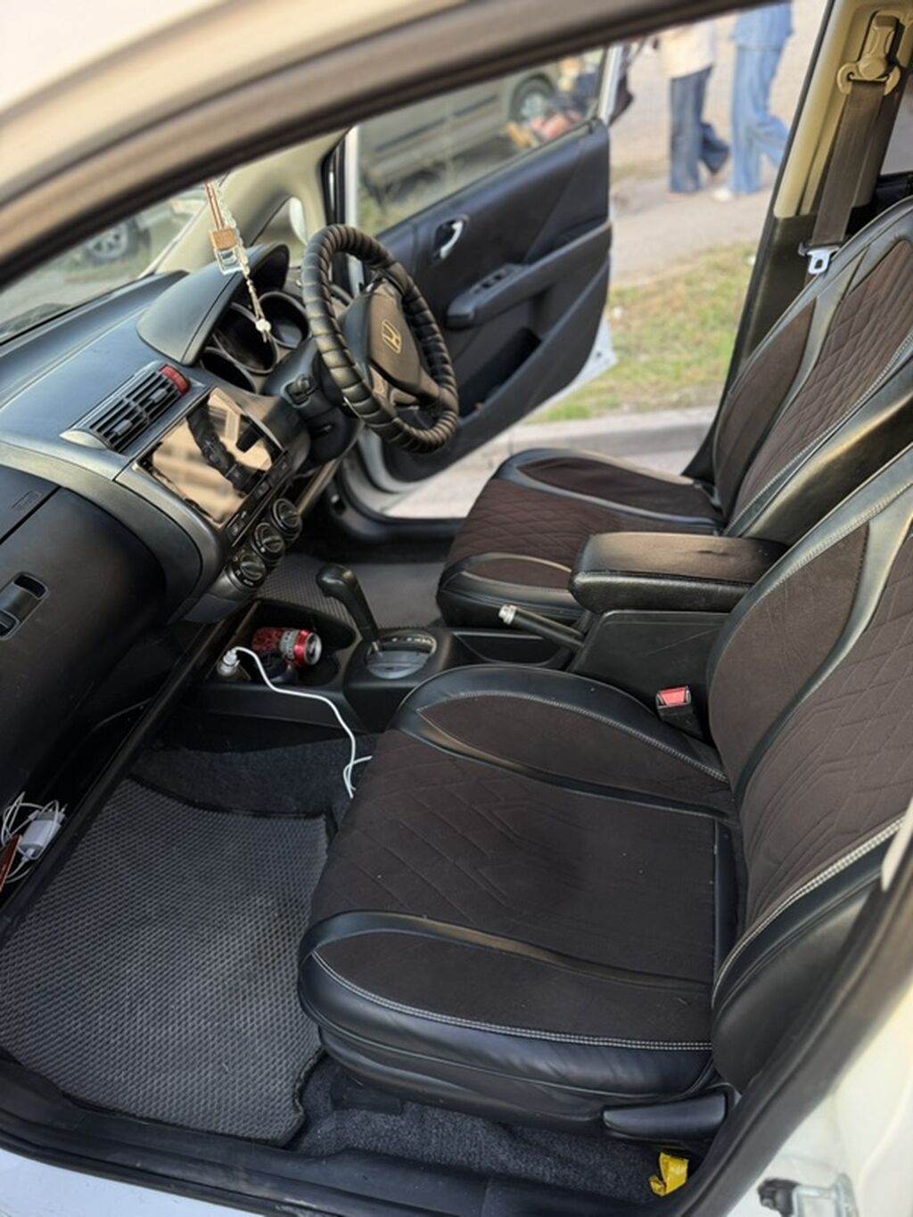 Honda Fit: 2002 г., 1.3 л, Автомат, Бензин, Хэтчбэк: фото 2