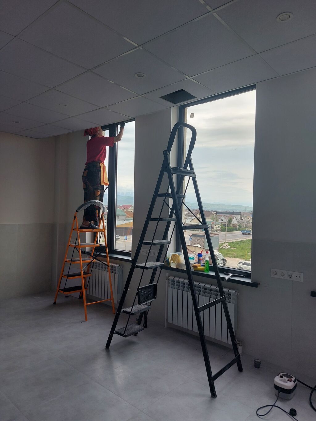 Требуется уборщица, з/п 40 000 сом