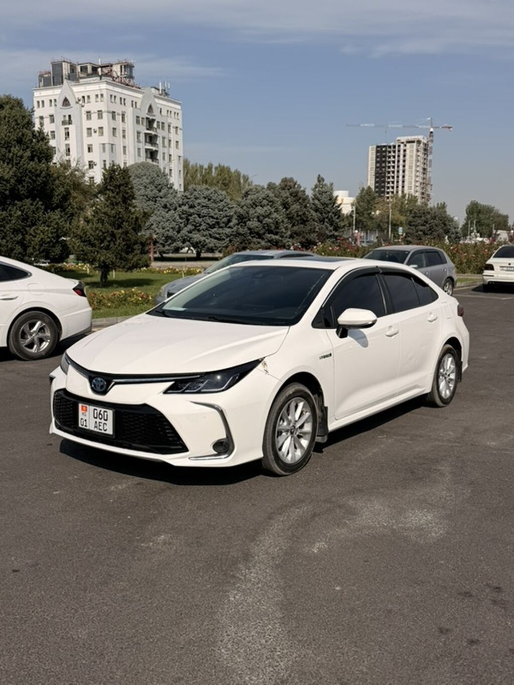 Toyota Corolla: 2022 г., 1.6 л, Автомат, Гибрид, Седан: фото 3