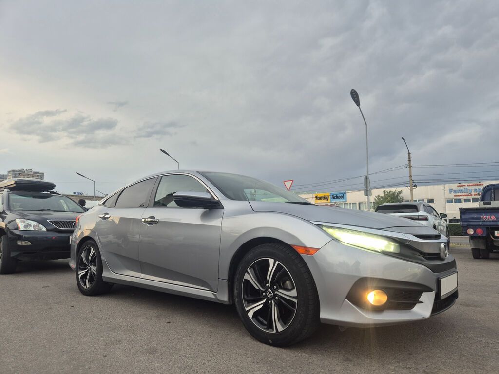 Honda Civic: 2017 г., 2 л, Вариатор, Бензин, Седан: фото 4