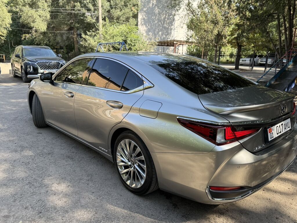 Lexus ES: 2019 г., 2.5 л, Автомат, Гибрид, Седан: фото 2